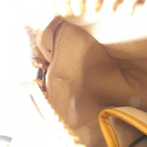 GUCCI Black Leather Handbag with Gold Hardware - Picture 6 of 6